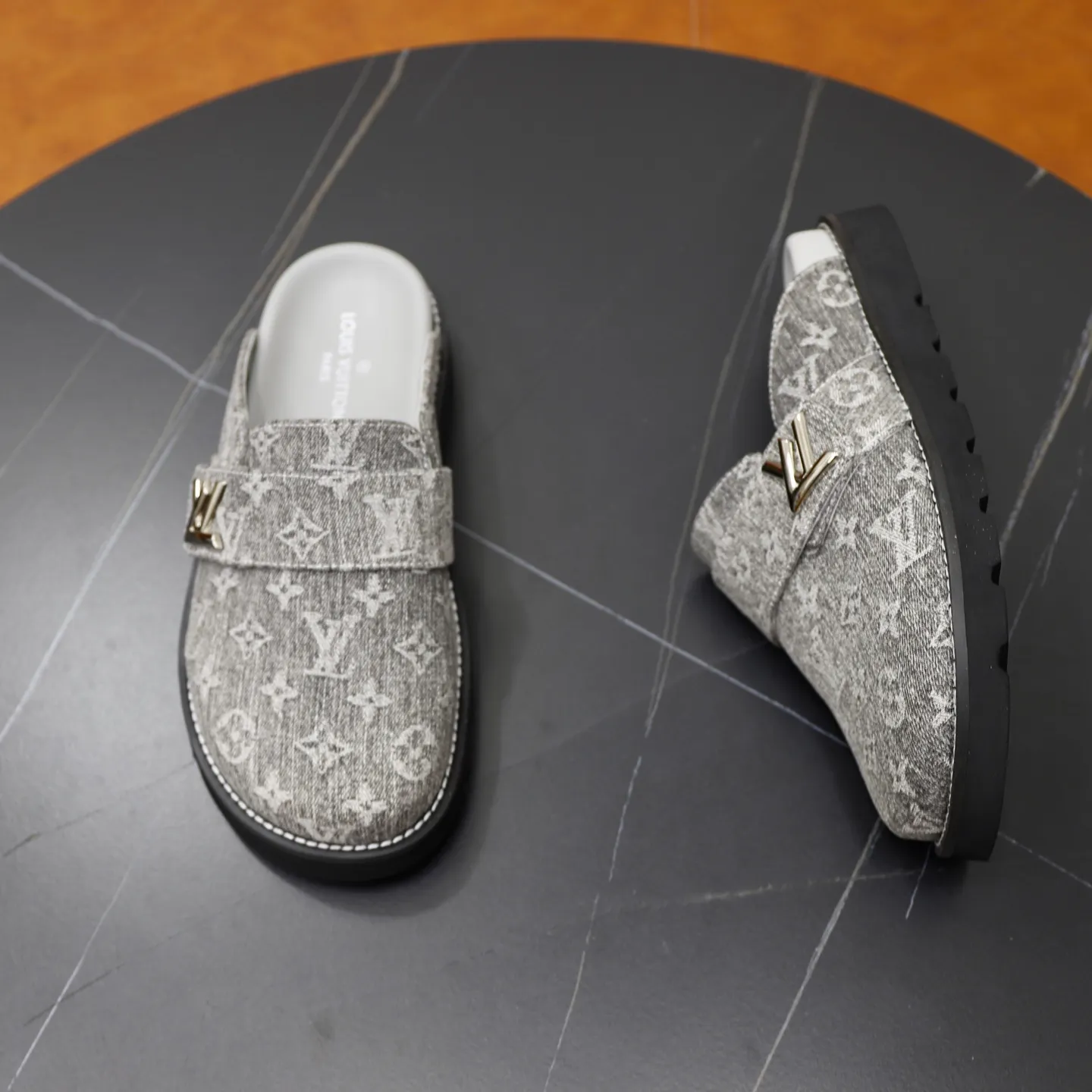 Ex-factory price 420💰 Lv. Popular men's slippers hot sale 🔥 🩴Official website one to one production 38-45 sizes 45 46 🉑️Customized!